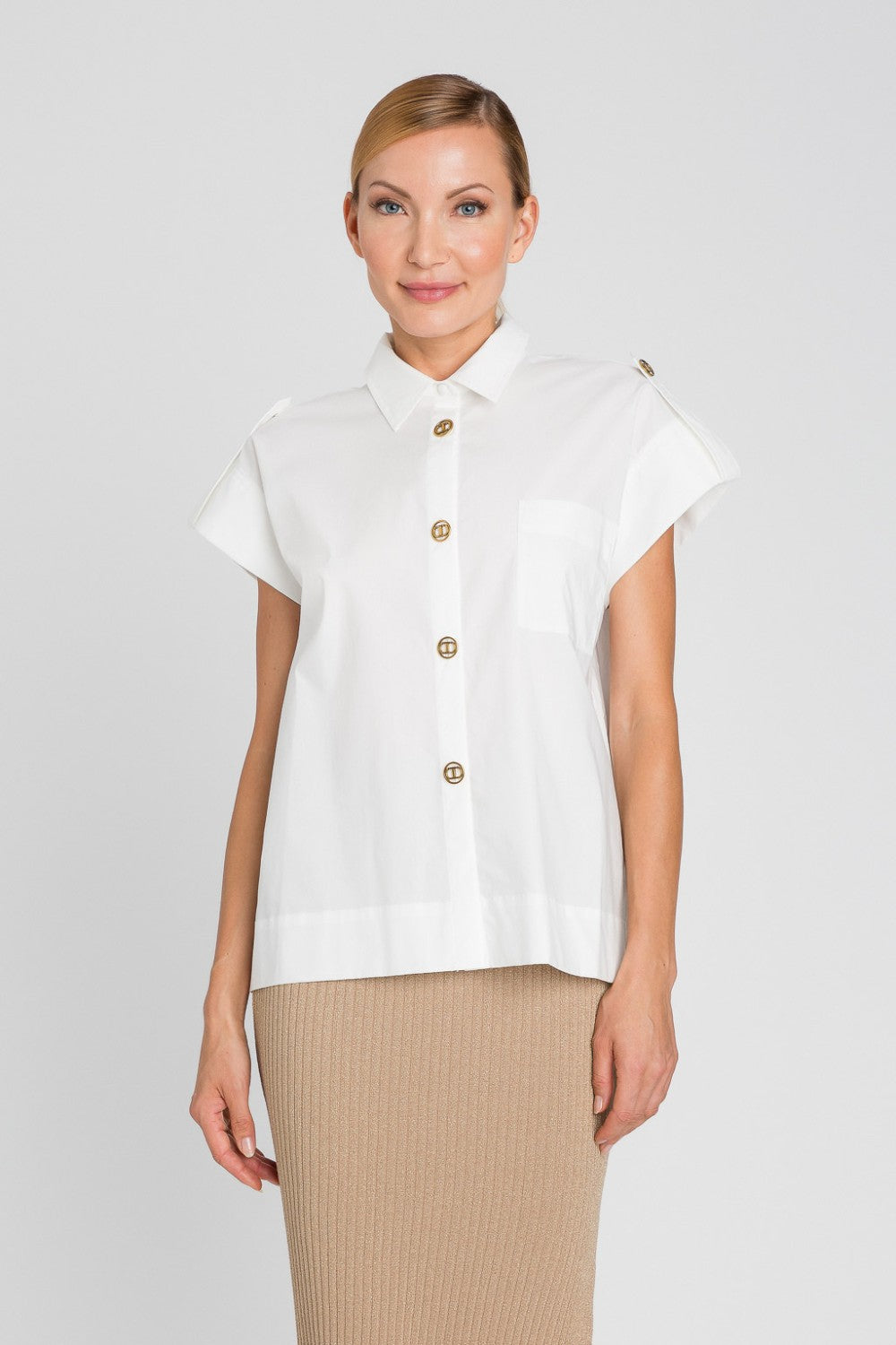 Shirt with branded buttons