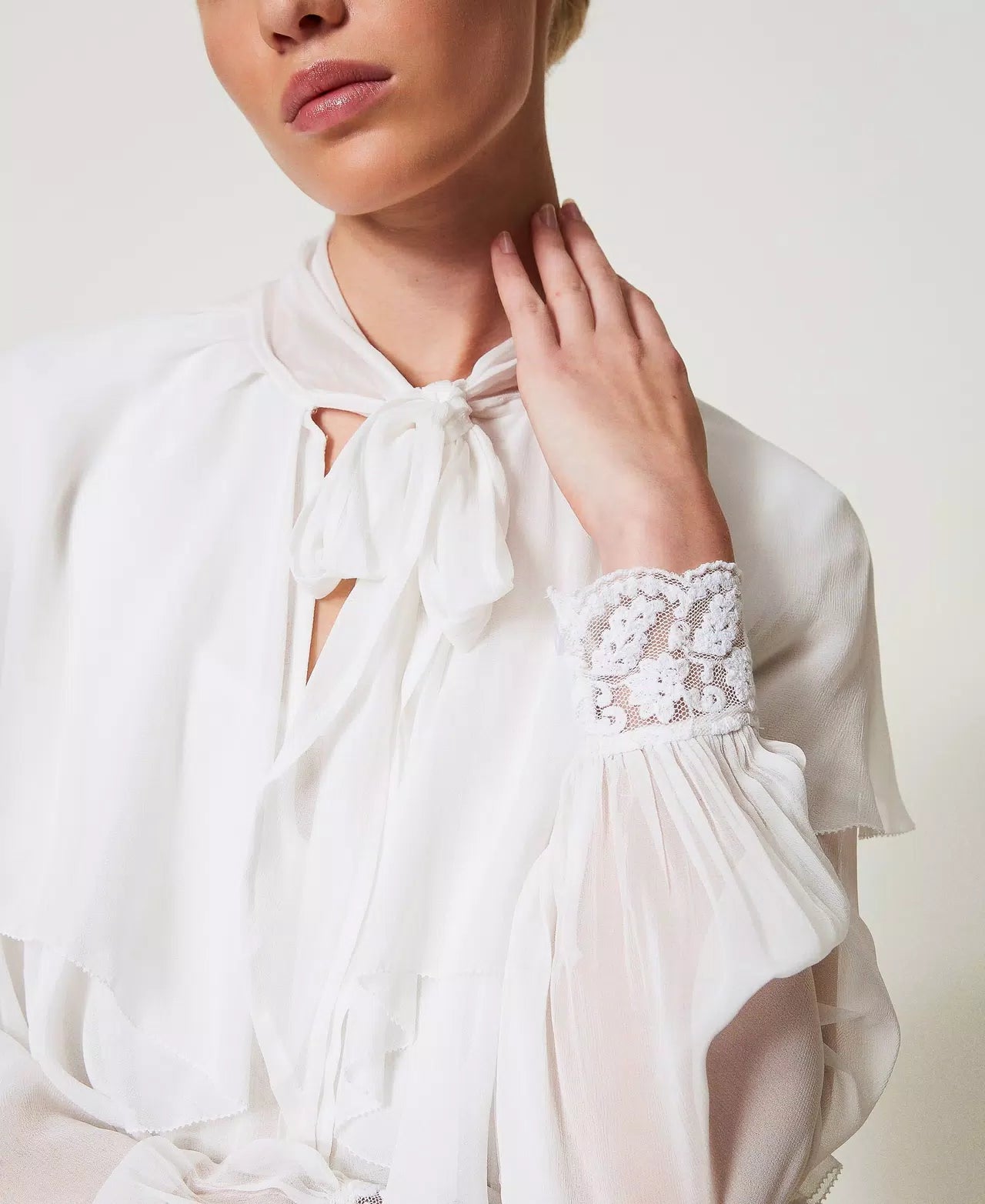 Georgette blouse with flounces and lace