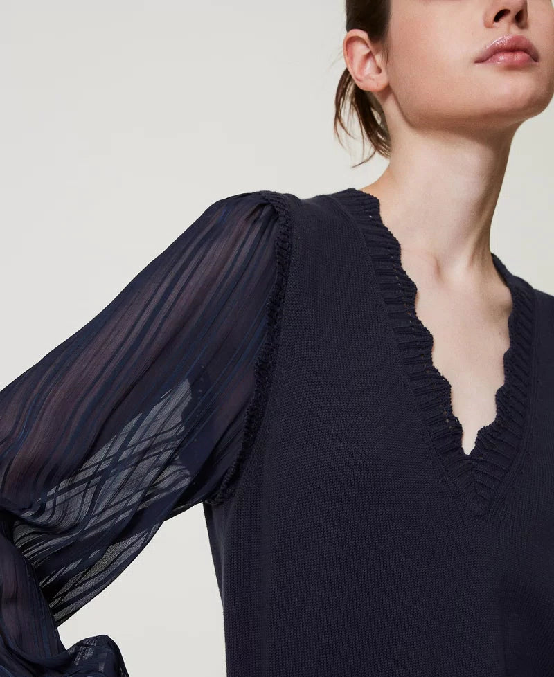 Jumper with striped creponne sleeves