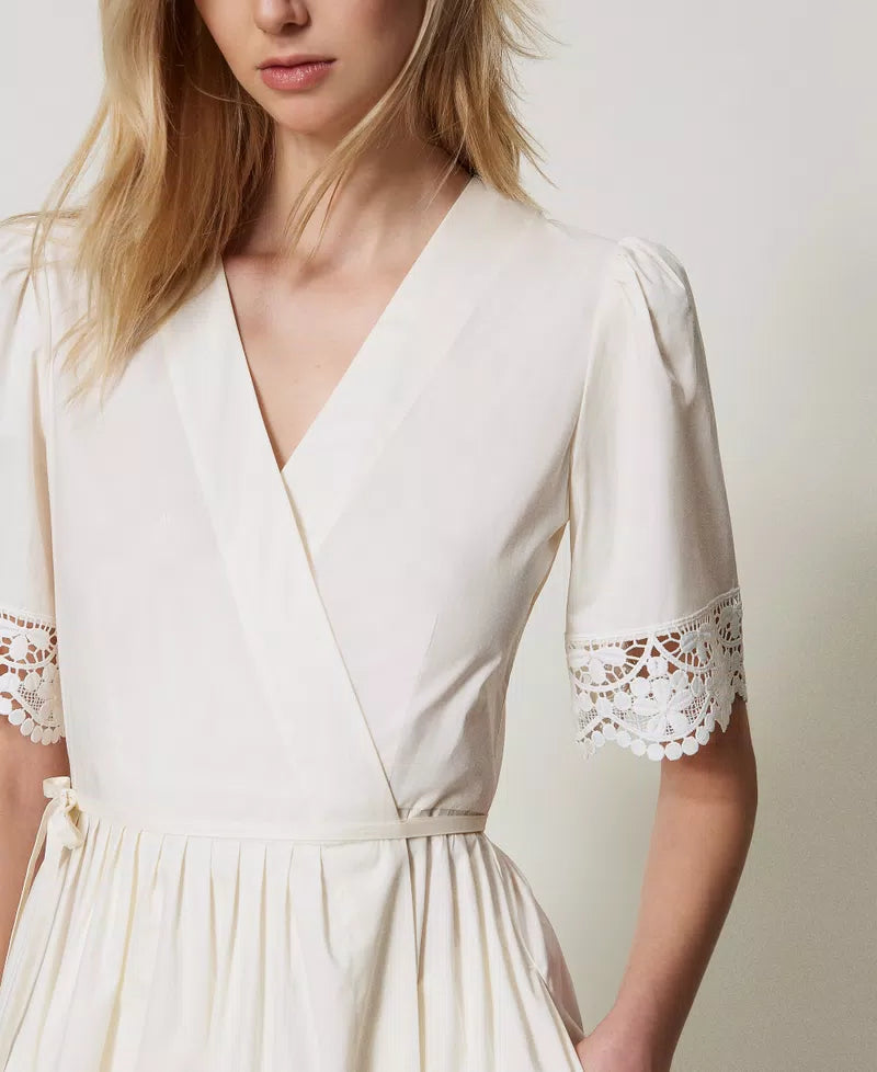 Midi dress in poplin with lace