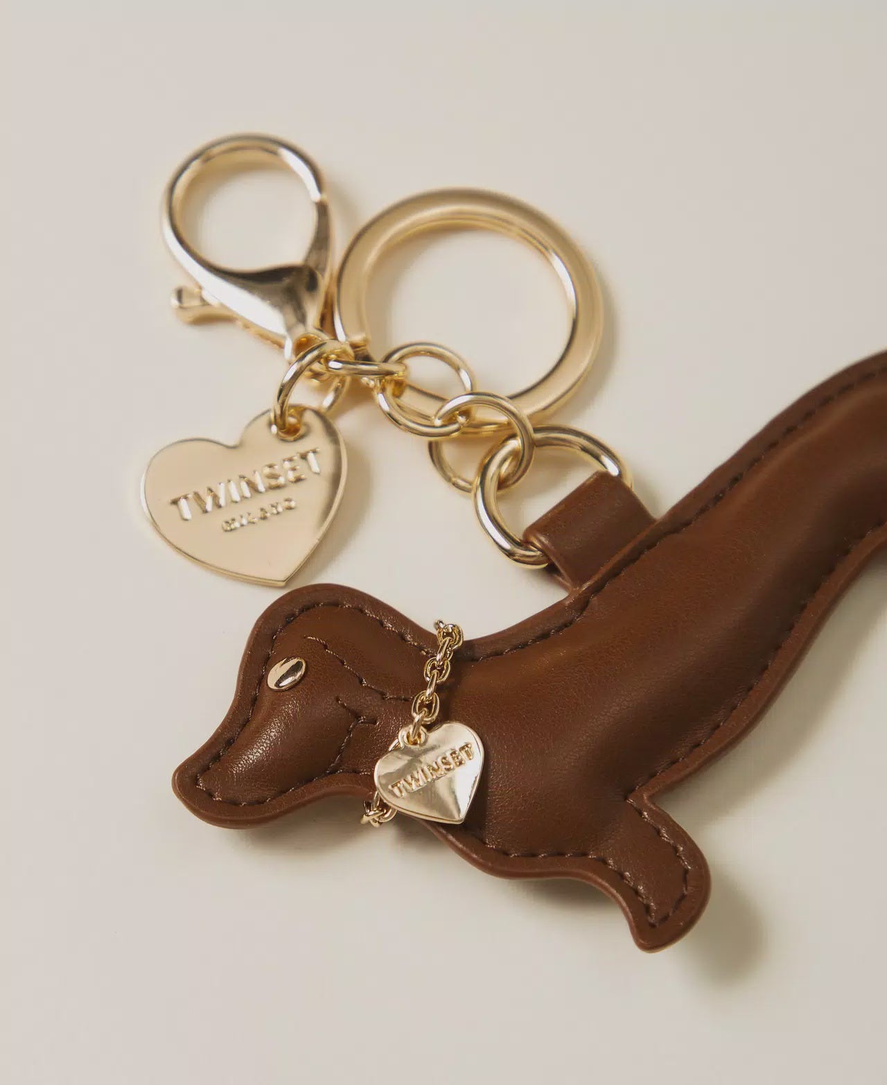 Dachshund key ring with Oval T
