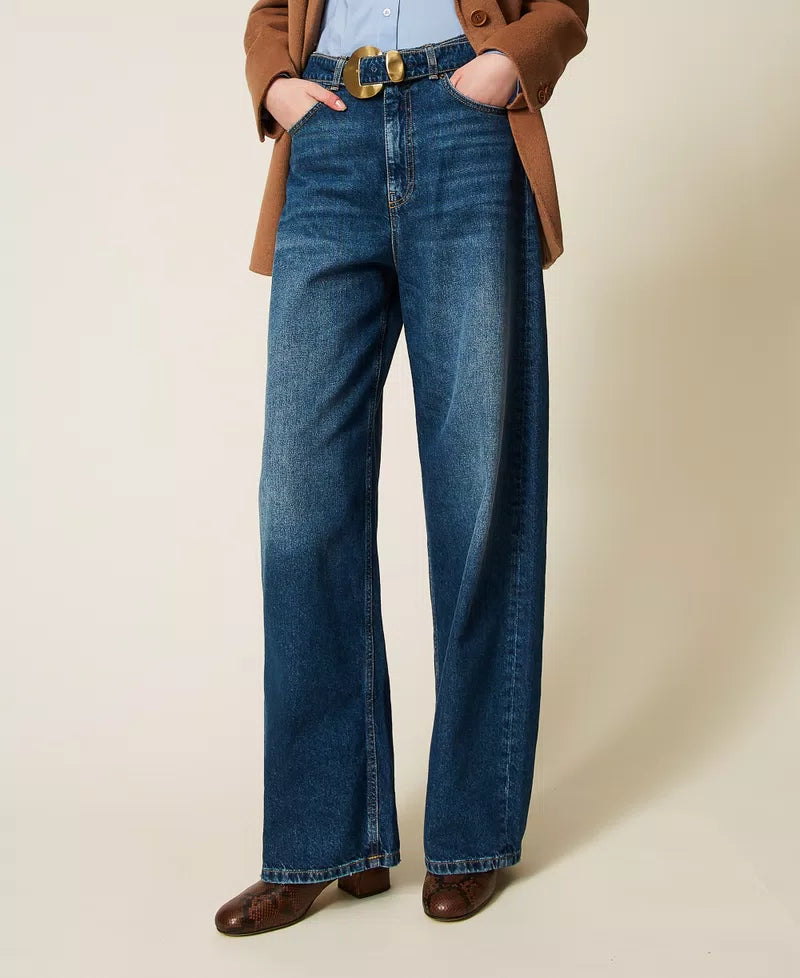 Wide jeans with belt and maxi buckle