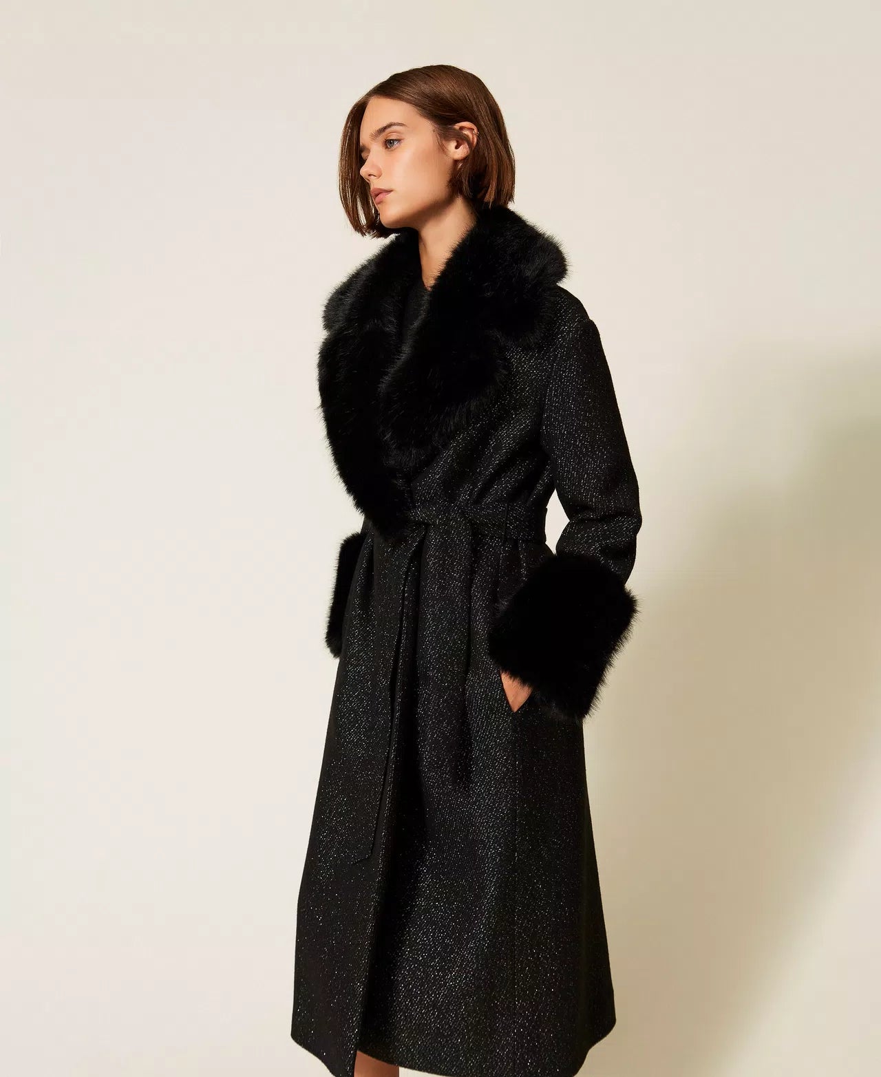 Long wool cloth coat with faux fur