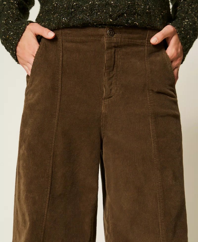 Wide corduroy trousers green