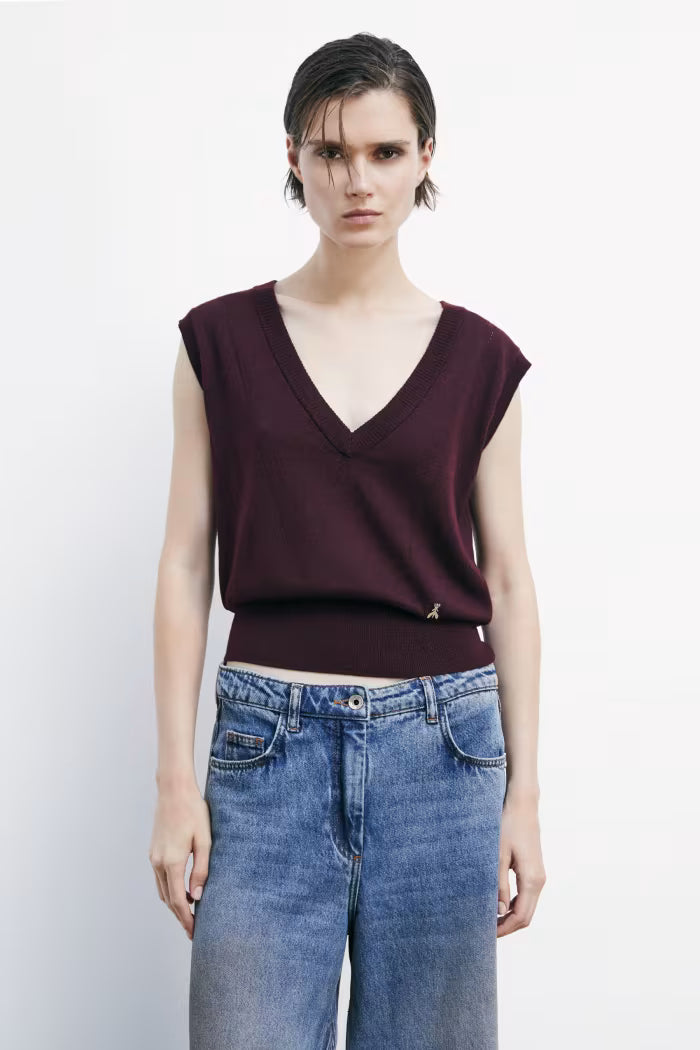 "ESSENTIAL" wool vest with V-neckline