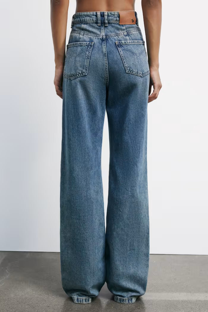 High-waisted straight jeans